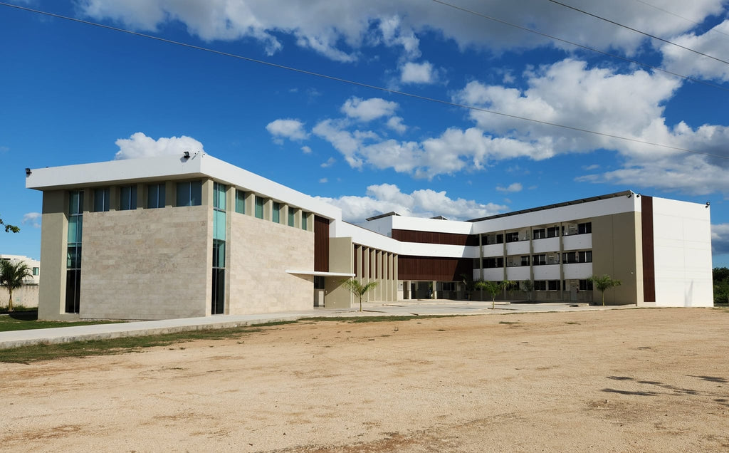 Caso de Éxito: Climatización de Alta Capacidad en la Universidad Modelo, Yucatán