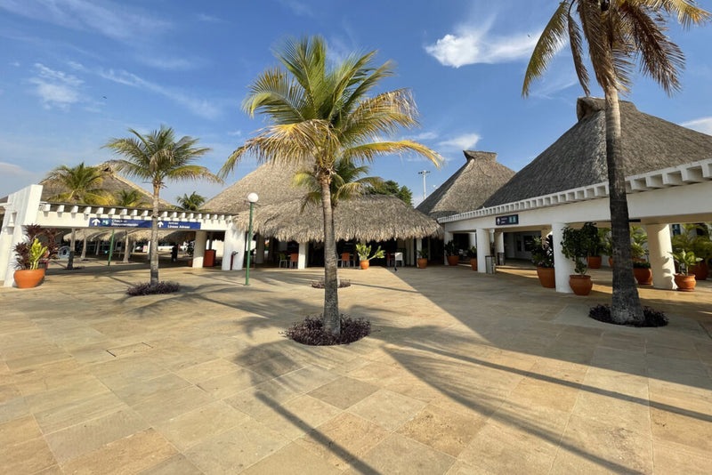 Aeropuerto Internacional de  Huatulco - 1